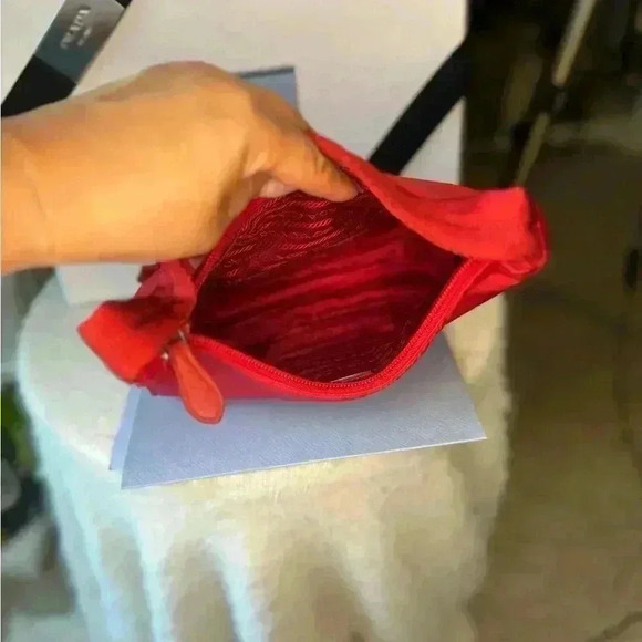 Prada Re-Edition 2000 Tessutto Mini Red Hobo Bag. - Picture 14 of 15